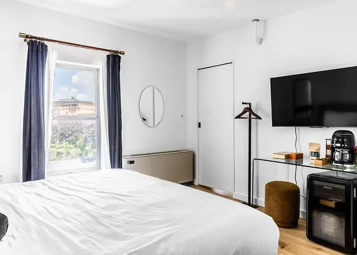 2 King Beds, Historic Dtwn Hotel, Steps 2 Restaurants Room # 405