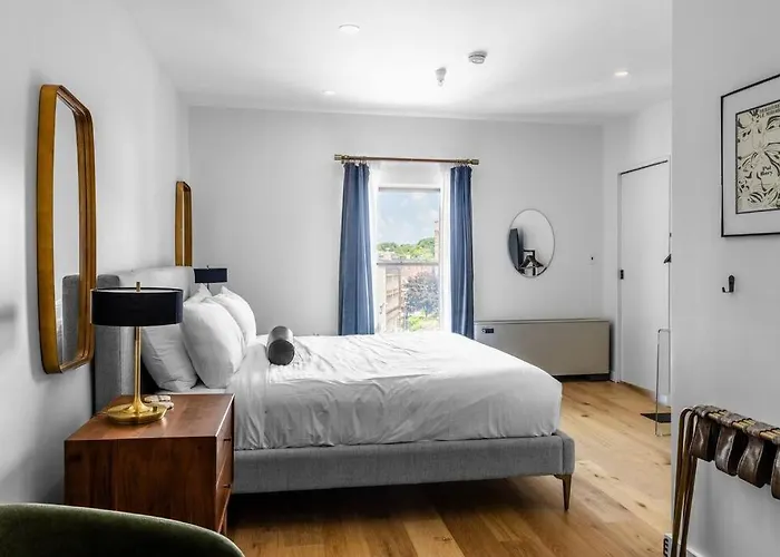 2 King Beds, Historic Dtwn Hotel, Steps 2 Restaurants Room # 405