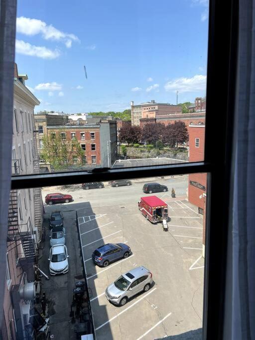 Apartment 2 King Beds, Historic Dtwn Hotel, Steps 2 Restaurants # 405 Bangor