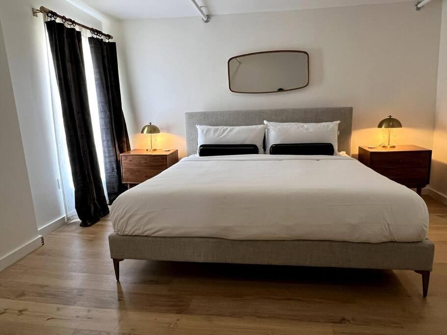 Apartment 2 King Beds, Historic Dtwn Hotel, Steps 2 Restaurants # 405 Bangor