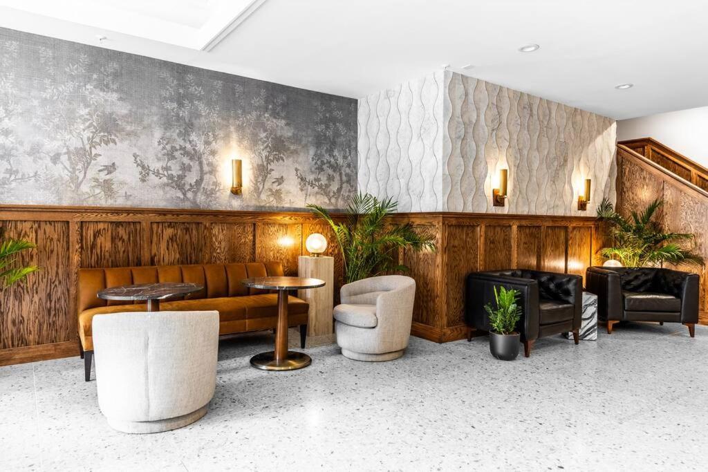 2 King Beds, Historic Dtwn Hotel, Steps 2 Restaurants # 405