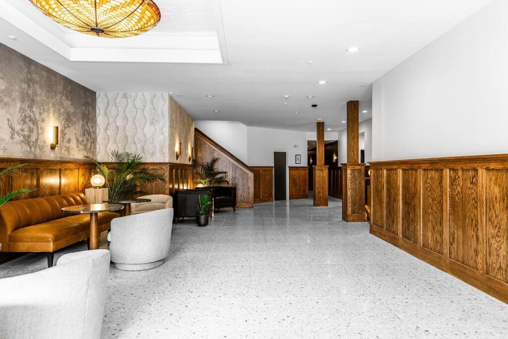 Apartment 2 King Beds, Historic Dtwn Hotel, Steps 2 Restaurants # 405 Bangor