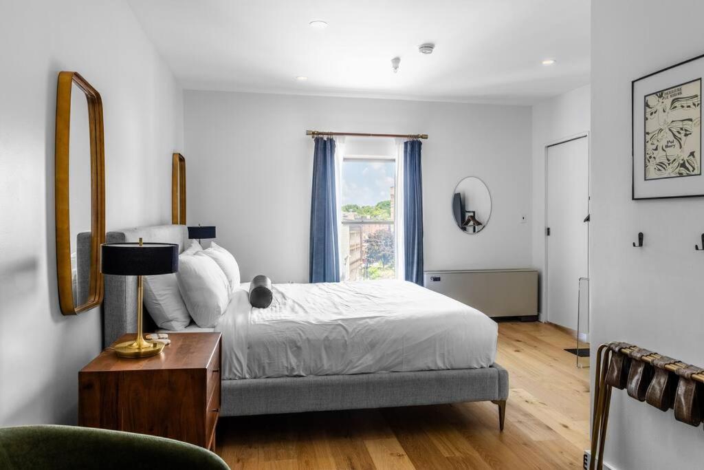 Apartment 2 King Beds, Historic Dtwn Hotel, Steps 2 Restaurants # 405 *